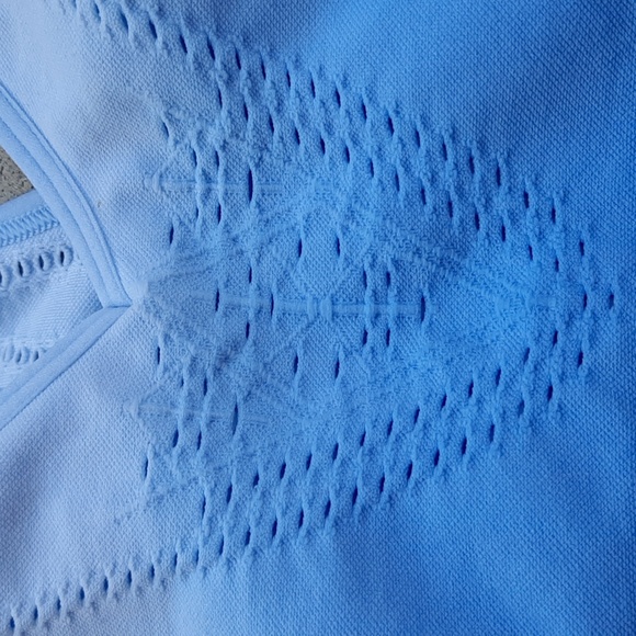 NWT, VICTORIAS SECRET PINK SEAMLESS SPORTS CROP Icy Blue Topaz, SM - Picture 10 of 11